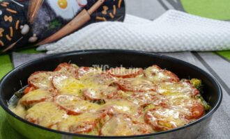 Куриная грудка запеченная с овощной смесью и сыром