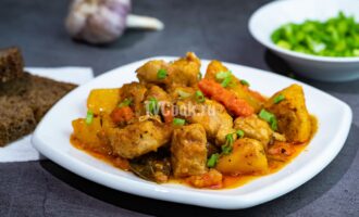 Мясное жаркое с картофелем