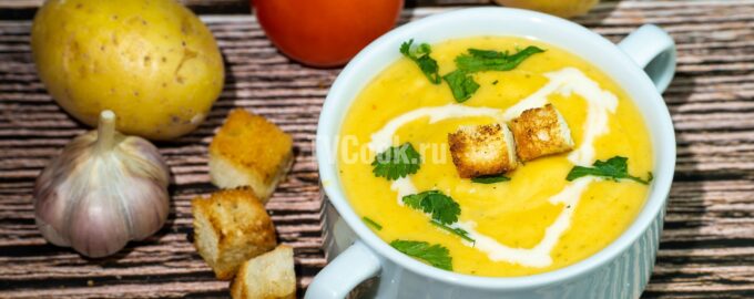 Картофельный суп-пюре с гренками по-деревенски