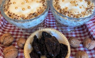 Чернослив в сметане с грецким орехом