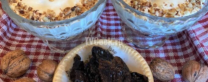Чернослив в сметане с грецким орехом