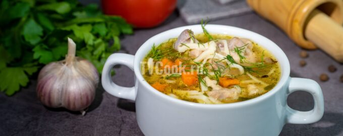 Куриный суп с домашней лапшой и специями