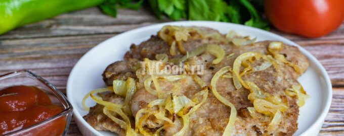 рецепт Отбивные из свинины с репчатым луком