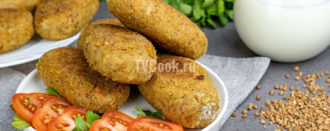 Котлеты из гречки с овощной заправкой
