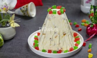 Творожная пасха с курагой и сгущенным молоком