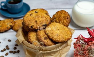 Овсяное печенье с изюмом на сливочном масле