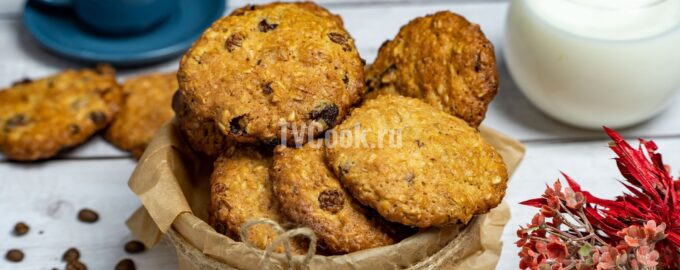 Овсяное печенье с изюмом на сливочном масле