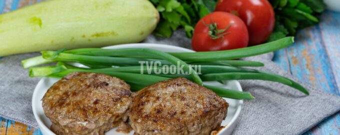 Котлеты из фарша с кабачком на сковороде