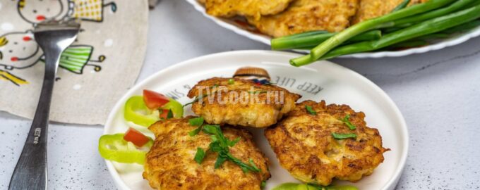 Котлеты из куриного филе с луком и приправами
