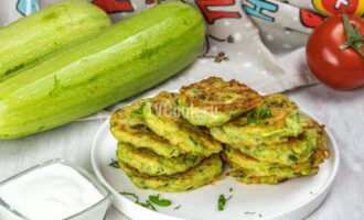 Оладьи из кабачков с зеленью и сыром
