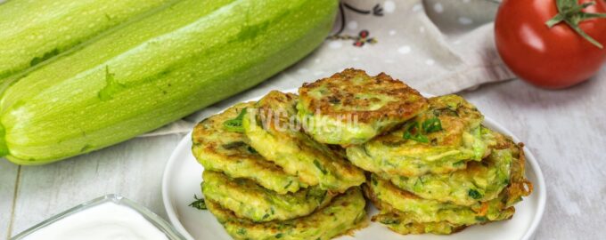 Оладьи из кабачков с зеленью и сыром