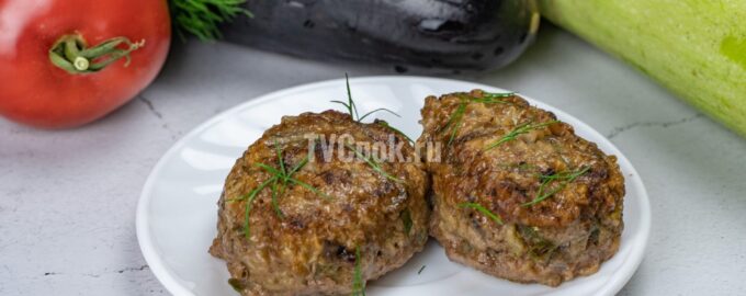 Котлеты из мясного фарша с овощами