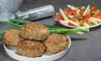 Котлеты из мясного фарша с картофелем и луком