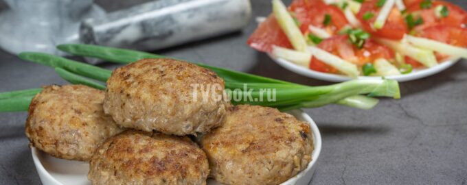 Котлеты из мясного фарша с картофелем и луком