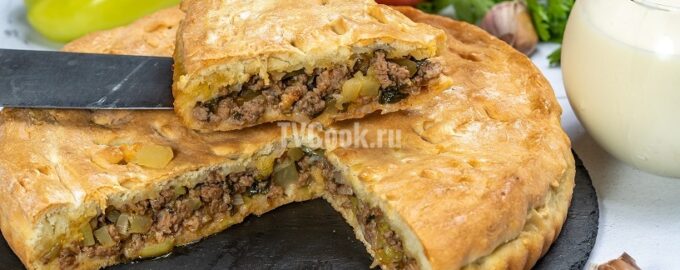 Закрытый мясной пирог с овощами