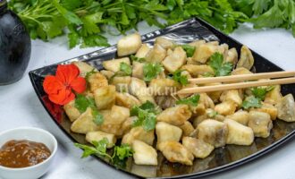 Закуска из обжаренных баклажанов с соусом по-китайски