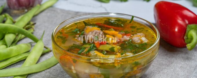 Овощной суп с мясными фрикадельками и фасолью