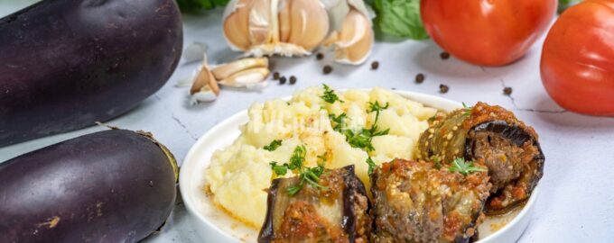 Мясные котлеты в баклажанных слайсах
